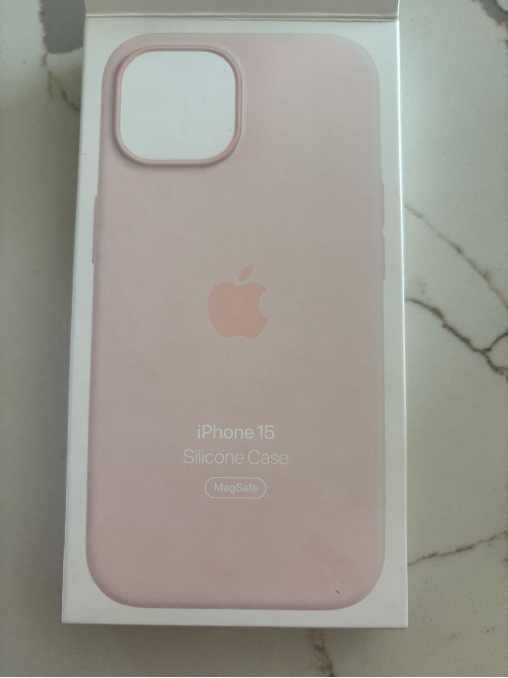 Apple iPhone 15 Silicone Case - Pink